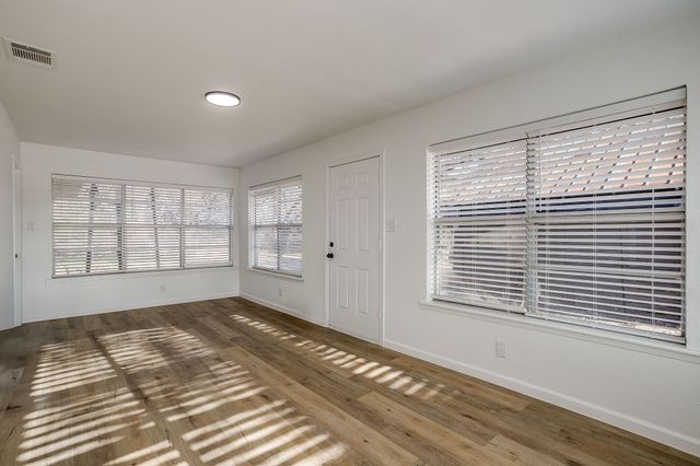 1501 E Henderson Street, Cleburne, TX 76031