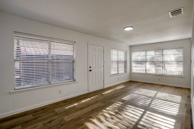 1501 E Henderson Street, Cleburne, TX 76031