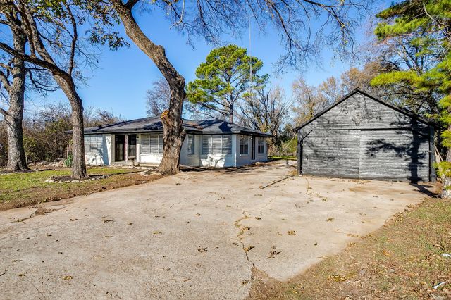 1501 E Henderson Street, Cleburne, TX 76031