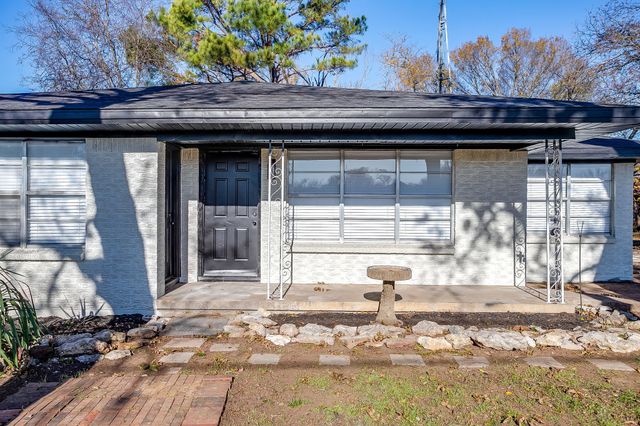 1501 E Henderson Street, Cleburne, TX 76031