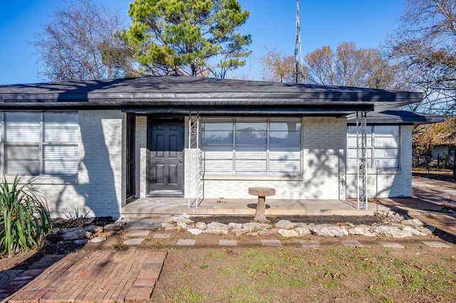 1501 E Henderson Street, Cleburne, TX 76031