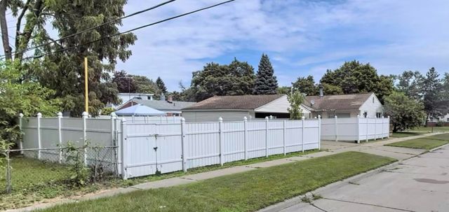 8405 Robindale Avenue, Dearborn Heights City, MI 48127