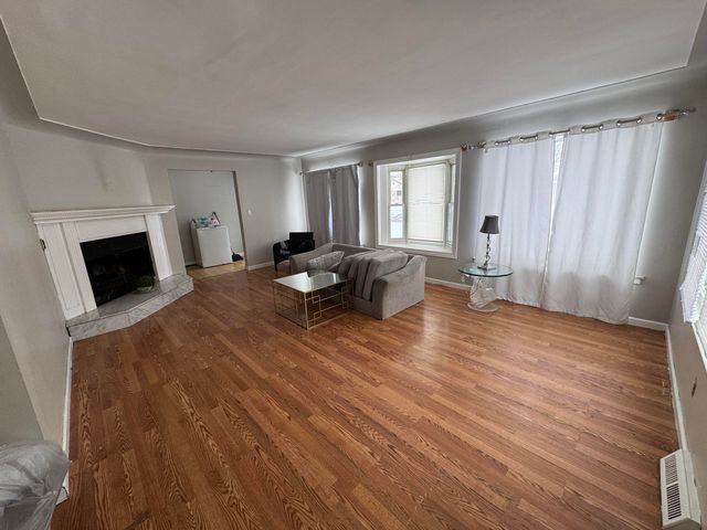 8405 Robindale Avenue, Dearborn Heights City, MI 48127