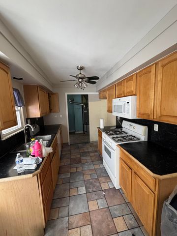 8405 Robindale Avenue, Dearborn Heights City, MI 48127