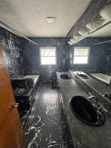 8405 Robindale Avenue, Dearborn Heights City, MI 48127