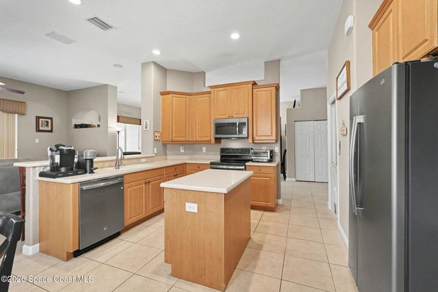 348 Gardendale Circle SE, Palm Bay, FL 32909