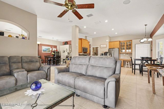 348 Gardendale Circle SE, Palm Bay, FL 32909