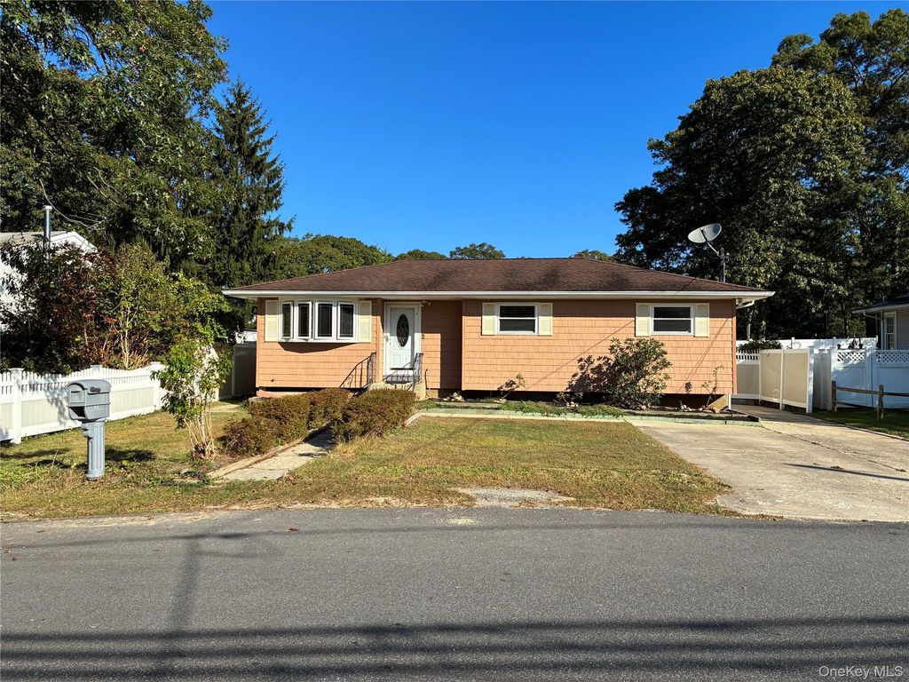 281 Fir Grove Road, Ronkonkoma, NY 11779