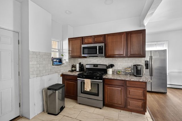 293 Swan St, Providence, RI 02905