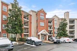 3313 WYNDHAM CIR #2210, Alexandria, VA 22302
