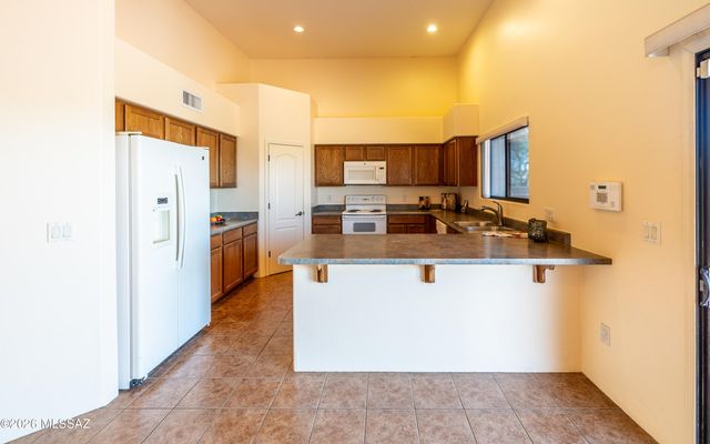 32 S Happy Valley Saddle Drive, Tucson, AZ 85748