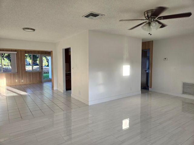 1320 NW 82nd Avenue, Plantation, FL 33322