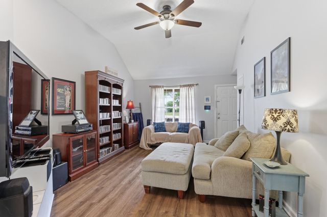 7893 BENTWOOD CIR, Memphis, TN 38018