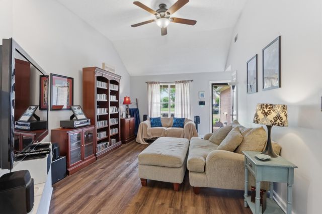 7893 BENTWOOD CIR, Memphis, TN 38018