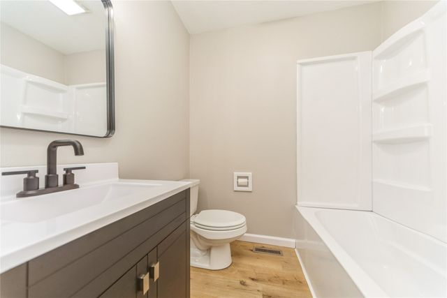 408 E Benton Street, Winterset, IA 50273