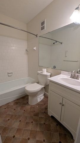 10 Sherwood Ave, Foxboro, MA 02035