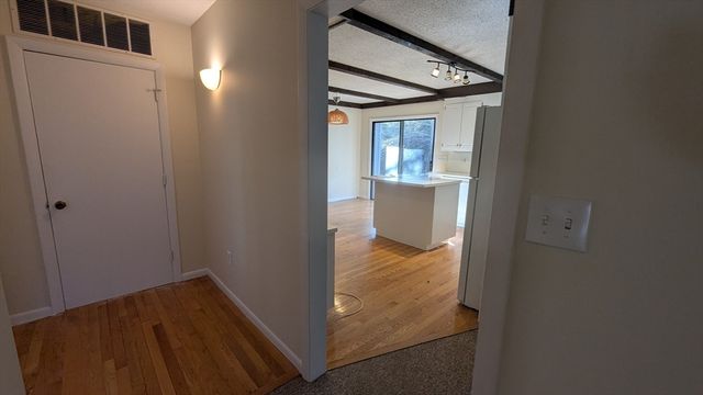 10 Sherwood Ave, Foxboro, MA 02035