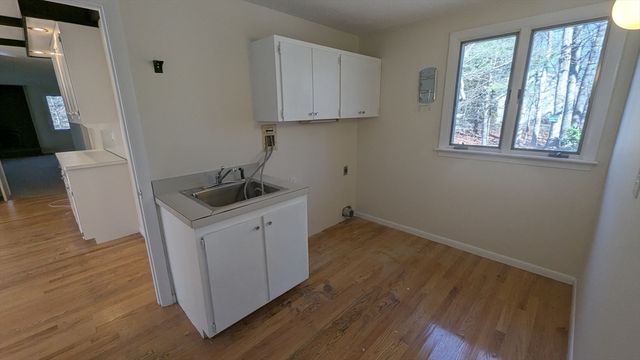 10 Sherwood Ave, Foxboro, MA 02035