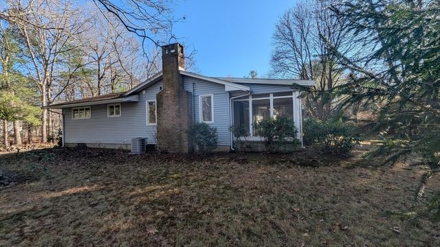 10 Sherwood Ave, Foxboro, MA 02035