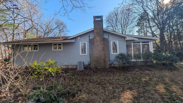 10 Sherwood Ave, Foxboro, MA 02035