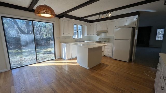 10 Sherwood Ave, Foxboro, MA 02035