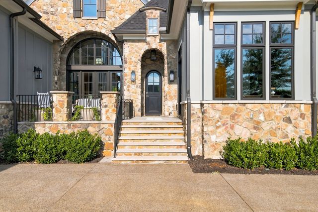6062 Pelican Way, College Grove, TN 37046