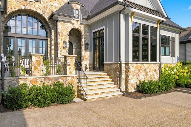 6062 Pelican Way, College Grove, TN 37046