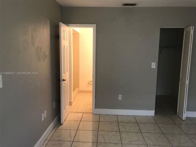 459 NE 210th Cir Terrace 201-17, Miami, FL 33179