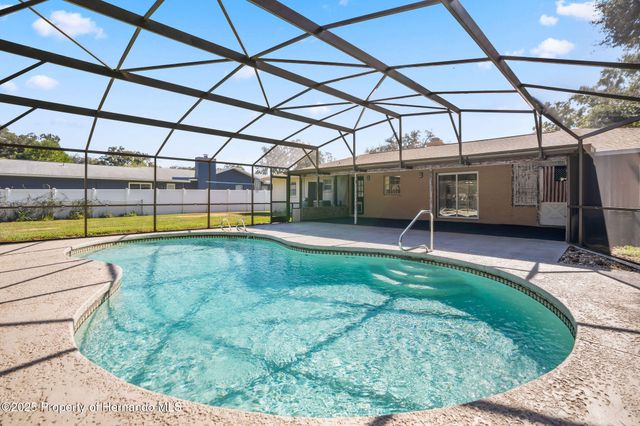 37321 Hickory Hill Lane, Dade City, FL 33525