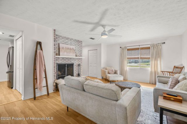 37321 Hickory Hill Lane, Dade City, FL 33525