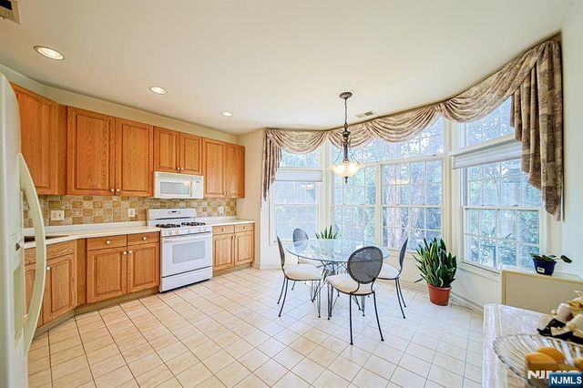604 Turlington Court 234, Livingston, NJ 07039