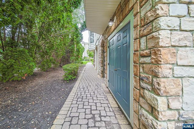 604 Turlington Court 234, Livingston, NJ 07039