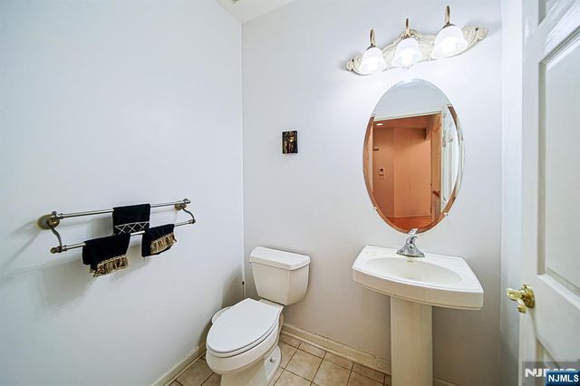 604 Turlington Court 234, Livingston, NJ 07039