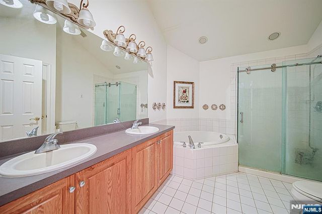 604 Turlington Court 234, Livingston, NJ 07039
