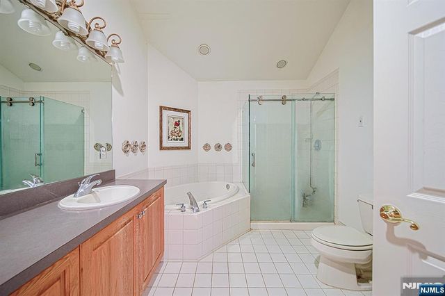 604 Turlington Court 234, Livingston, NJ 07039