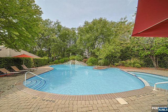 604 Turlington Court 234, Livingston, NJ 07039