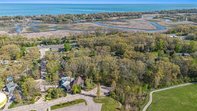 820 E Indiana Street, New Buffalo, MI 49117