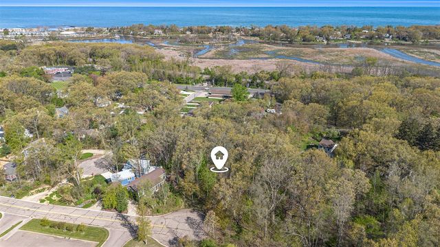 820 E Indiana Street, New Buffalo, MI 49117