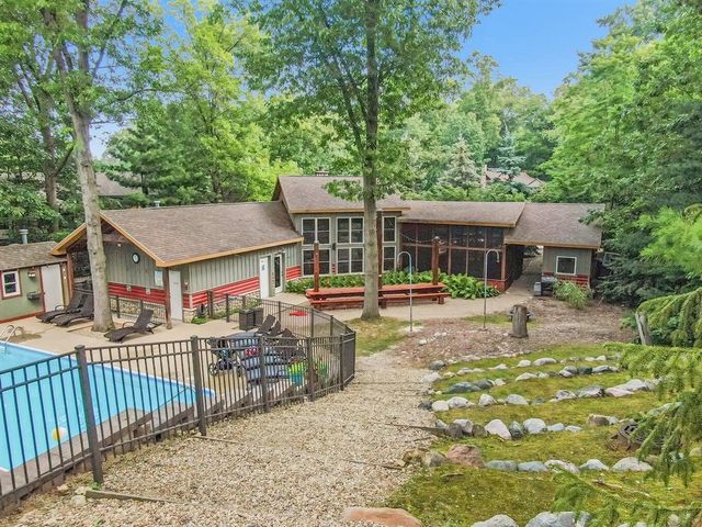 820 E Indiana Street, New Buffalo, MI 49117