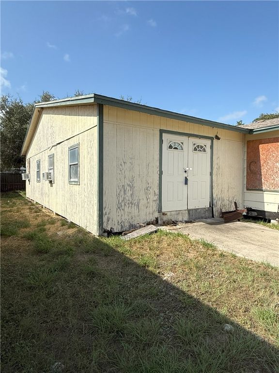 852 S Whitney St, Aransas Pass, TX 78336 — photo 3