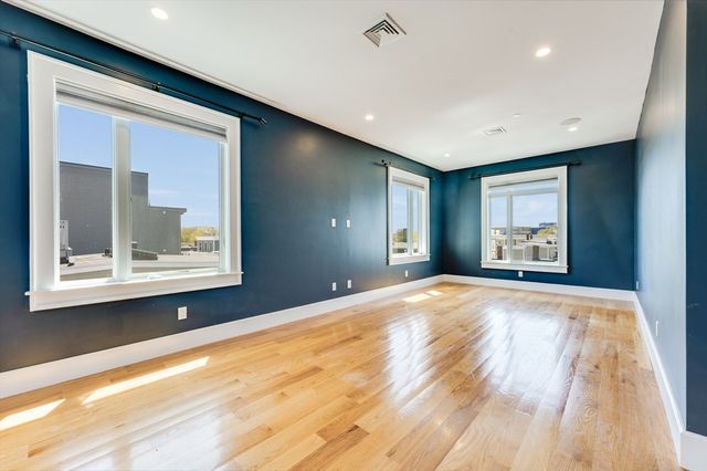 17 Vinton Street 5, Boston, MA 02127