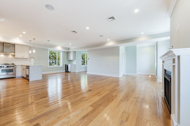 17 Vinton Street 5, Boston, MA 02127
