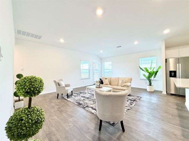 598 Gladiola LOOP, Kyle, TX 78640