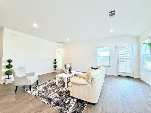 598 Gladiola LOOP, Kyle, TX 78640