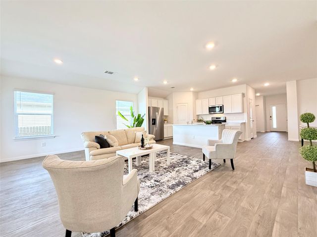 598 Gladiola LOOP, Kyle, TX 78640