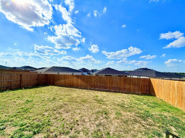 598 Gladiola LOOP, Kyle, TX 78640