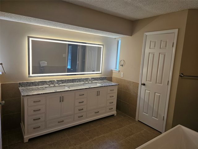 1340 Grand Teton Drive, Desoto, TX 75115