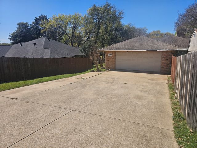 1340 Grand Teton Drive, Desoto, TX 75115