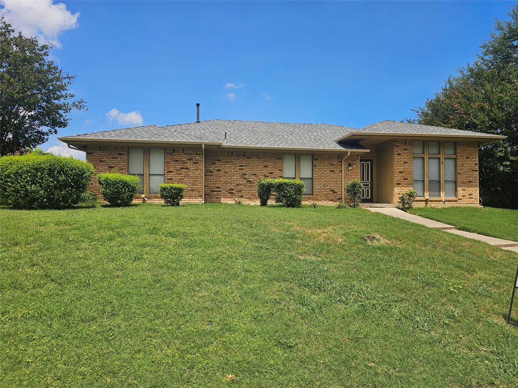 1340 Grand Teton Drive, Desoto, TX 75115