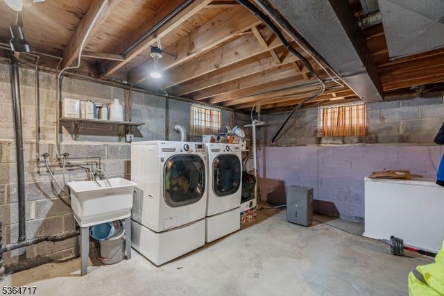 96 Reinhold Ter, Union Twp., NJ 07083